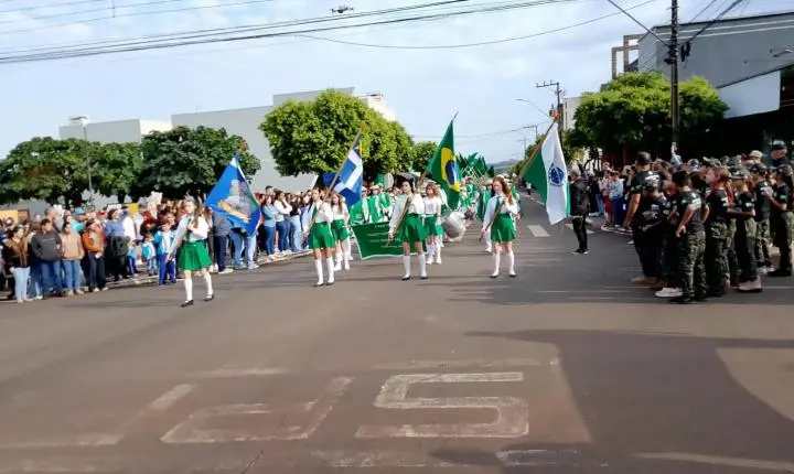 ITAIPULÂNDIA REALIZA DESFILE CÍVICO EM CELEBRAÇÃO À INDEPENDÊNCIA DO BRASIL