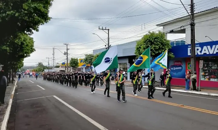 ITAIPULÂNDIA REALIZA DESFILE CÍVICO EM CELEBRAÇÃO À INDEPENDÊNCIA DO BRASIL
