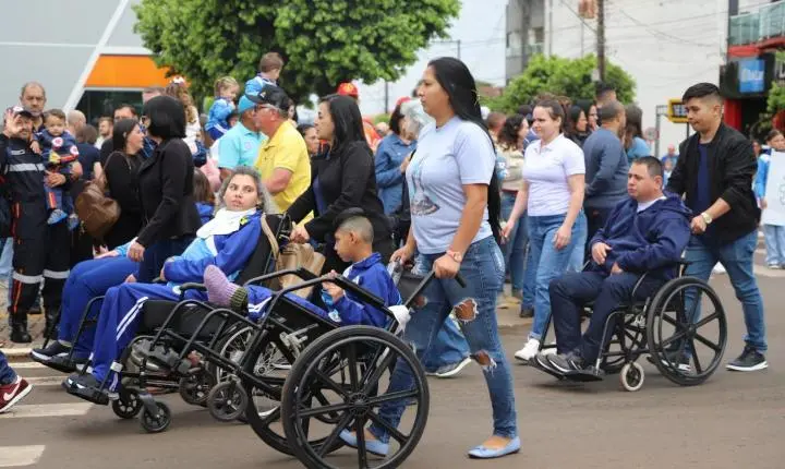 ITAIPULÂNDIA REALIZA DESFILE CÍVICO EM CELEBRAÇÃO À INDEPENDÊNCIA DO BRASIL