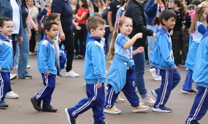 ITAIPULÂNDIA REALIZA DESFILE CÍVICO EM CELEBRAÇÃO À INDEPENDÊNCIA DO BRASIL
