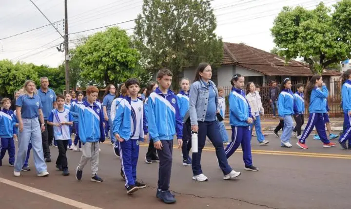 ITAIPULÂNDIA REALIZA DESFILE CÍVICO EM CELEBRAÇÃO À INDEPENDÊNCIA DO BRASIL