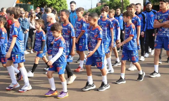 ITAIPULÂNDIA REALIZA DESFILE CÍVICO EM CELEBRAÇÃO À INDEPENDÊNCIA DO BRASIL