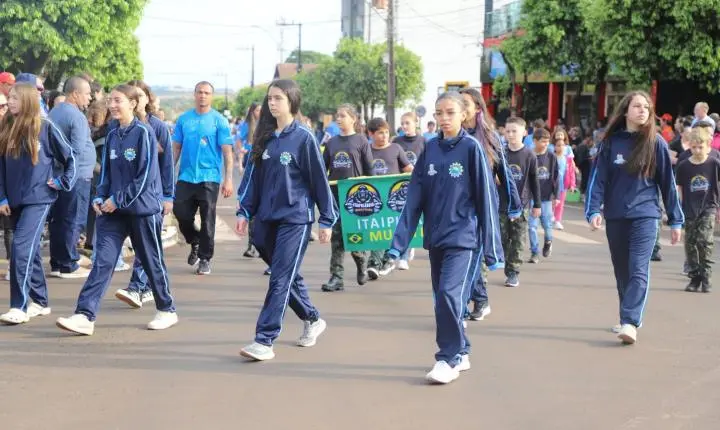 ITAIPULÂNDIA REALIZA DESFILE CÍVICO EM CELEBRAÇÃO À INDEPENDÊNCIA DO BRASIL