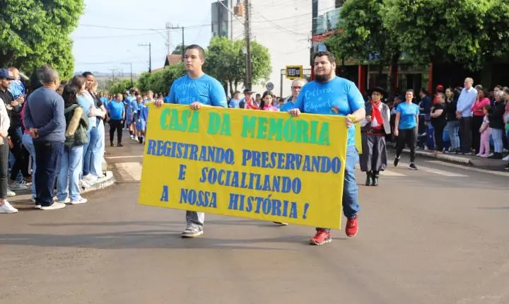 ITAIPULÂNDIA REALIZA DESFILE CÍVICO EM CELEBRAÇÃO À INDEPENDÊNCIA DO BRASIL
