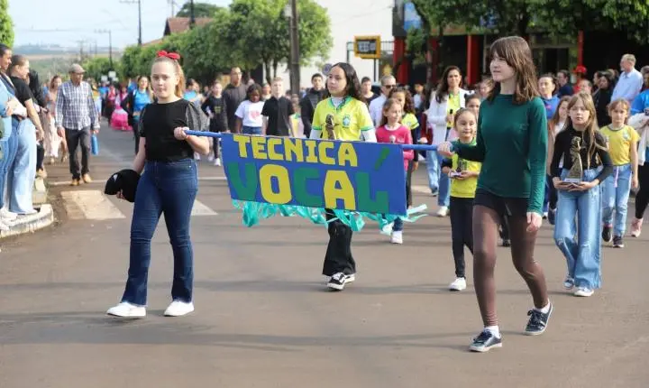 ITAIPULÂNDIA REALIZA DESFILE CÍVICO EM CELEBRAÇÃO À INDEPENDÊNCIA DO BRASIL