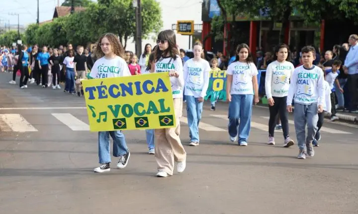 ITAIPULÂNDIA REALIZA DESFILE CÍVICO EM CELEBRAÇÃO À INDEPENDÊNCIA DO BRASIL