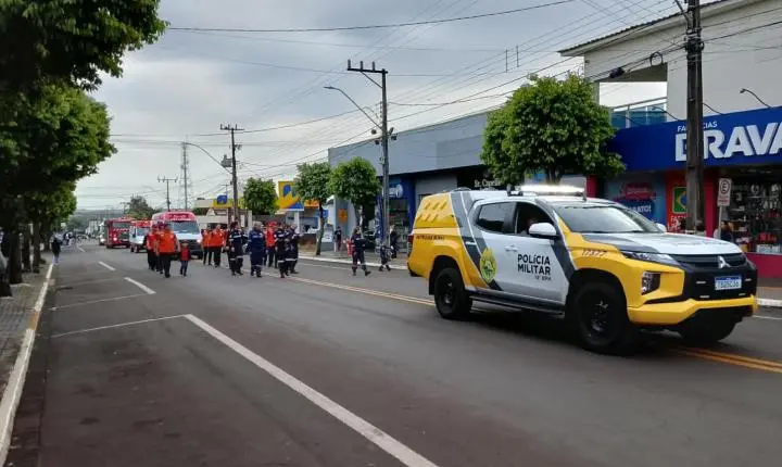 ITAIPULÂNDIA REALIZA DESFILE CÍVICO EM CELEBRAÇÃO À INDEPENDÊNCIA DO BRASIL