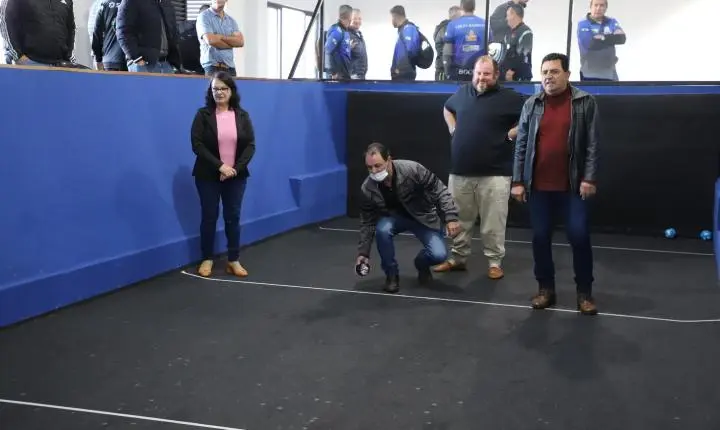 ITAIPULÂNDIA REINAUGURA CANCHA DE BOCHA E HOMENAGEIA VALENCIANO RODRIGUES DE ARAÚJO COM NOVO NOME