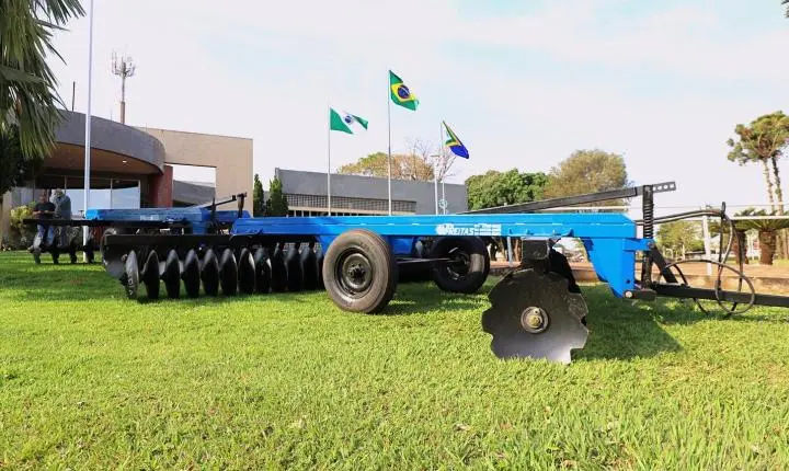 ITAIPULÂNDIA REPASSA IMPLEMENTOS AGRÍCOLAS PARA AS COMUNIDADES DE SANTA INÊS E SÃO JOSÉ DO ITAVÓ