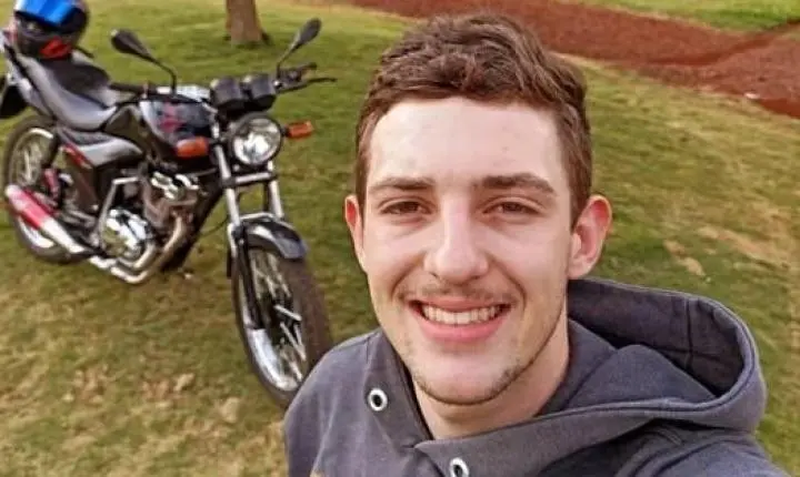 JOVEM DE 20 ANOS MORRE APÓS BATER MOTO CONTRA ÁRVORE NO INTERIOR DE SANTA HELENA