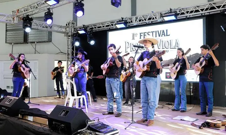 JOVENS VIOLEIROS DE ITAIPULÂNDIA PARTICIPAM DO 1º FESTIVAL PROSA E VIOLA NO LAGO DE ITAIPU