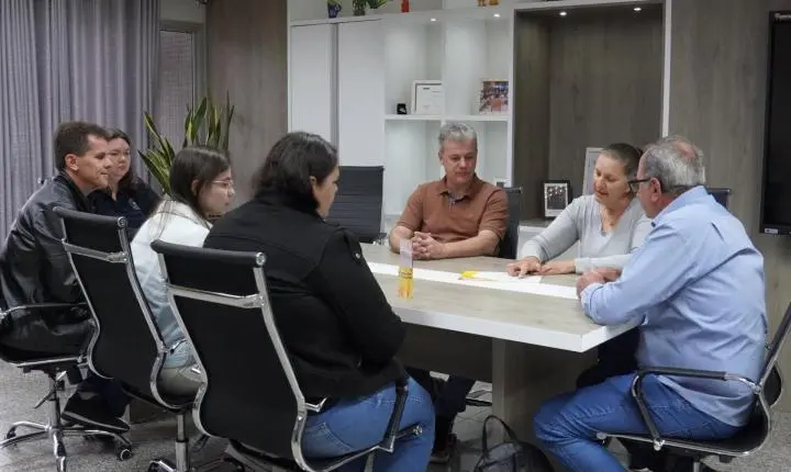 LINDOLFO RUI RECEBE TÍTULO DE PREFEITO INOVADOR 2026 POR PROJETO DE ROBÓTICA EM ITAIPULÂNDIA