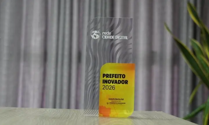 LINDOLFO RUI RECEBE TÍTULO DE PREFEITO INOVADOR 2026 POR PROJETO DE ROBÓTICA EM ITAIPULÂNDIA