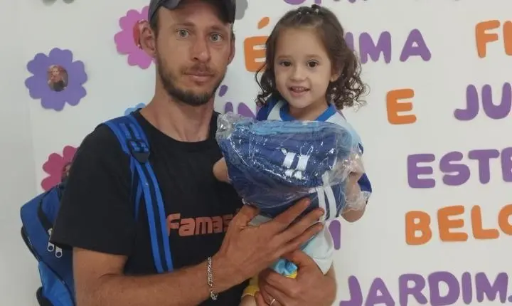 MAIS DE 1.800 ALUNOS RECEBEM KITS DE UNIFORME ESCOLAR EM ITAIPULÂNDIA
