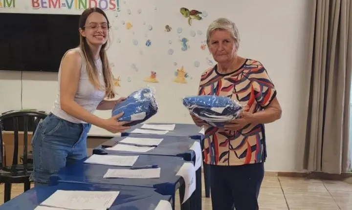 MAIS DE 1.800 ALUNOS RECEBEM KITS DE UNIFORME ESCOLAR EM ITAIPULÂNDIA