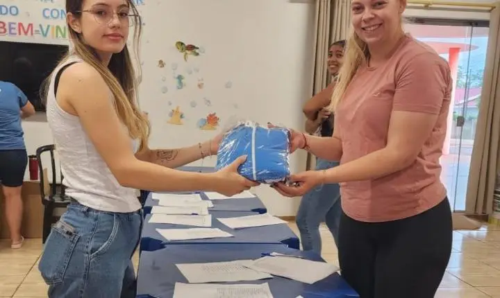 MAIS DE 1.800 ALUNOS RECEBEM KITS DE UNIFORME ESCOLAR EM ITAIPULÂNDIA