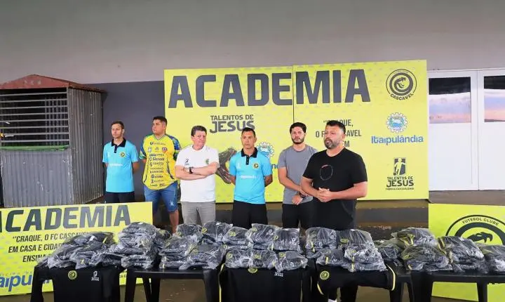  MAIS DE 250 ATLETAS RECEBEM KITS DE AGASALHOS DO PROJETO TALENTOS DE JESUS EM ITAIPULÂNDIA