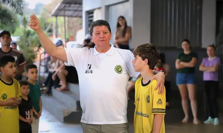  MAIS DE 250 ATLETAS RECEBEM KITS DE AGASALHOS DO PROJETO TALENTOS DE JESUS EM ITAIPULÂNDIA