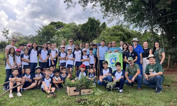 MATELÂNDIA COMEMORA O DIA DA ÁGUA COM AÇÃO EDUCATIVA E RECUPERAÇÃO DE NASCENTE