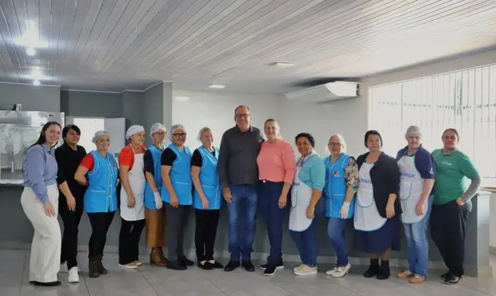 MATINÊ ESPECIAL DO DIA DAS MÃES REÚNE CENTENAS DE FAMÍLIAS EM ITAIPULÂNDIA