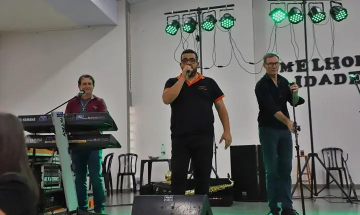 MATINÊ ESPECIAL DO DIA DAS MÃES REÚNE CENTENAS DE FAMÍLIAS EM ITAIPULÂNDIA