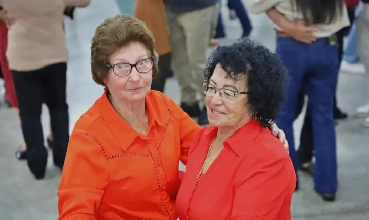 MATINÊ ESPECIAL DO DIA DAS MÃES REÚNE CENTENAS DE FAMÍLIAS EM ITAIPULÂNDIA