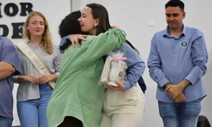 MATINÊ ESPECIAL DO DIA DAS MÃES REÚNE CENTENAS DE FAMÍLIAS EM ITAIPULÂNDIA