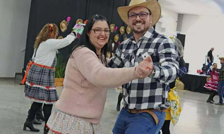 MATINÊ JUNINA REÚNE TERCEIRA IDADE EM CELEBRAÇÃO AO DIA DE SÃO JOÃO EM ITAIPULÂNDIA