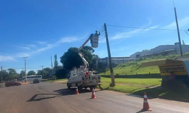 MEDIANEIRA E SÃO MIGUEL DO IGUAÇU RECEBEM MUTIRÃO DA COPEL PARA RETIRADA DE CABOS IRREGULARES DE INTERNET E TELEFONE