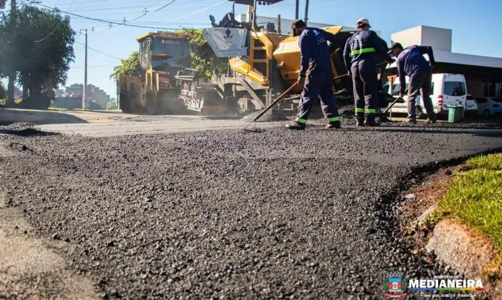 MEDIANEIRA NÃO PARA: AVENIDA JOÃO XXIII GANHA NOVOS TRECHOS DE PAVIMENTAÇÃO E MAIS MOBILIDADE PARA A POPULAÇÃO
