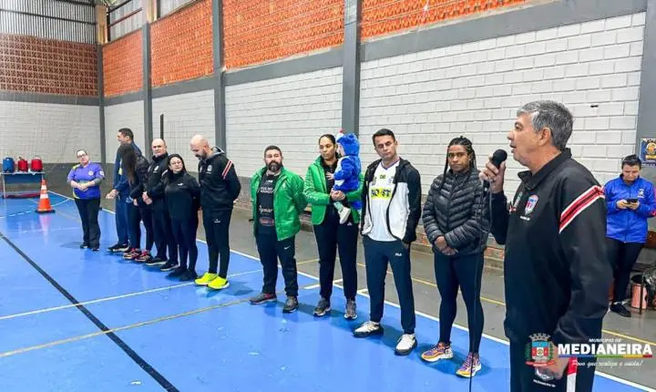 MEDIANEIRA RECEBE SEGUNDA ETAPA DO 3º CIRCUITO SICREDI DE VÔLEI CÂMBIO