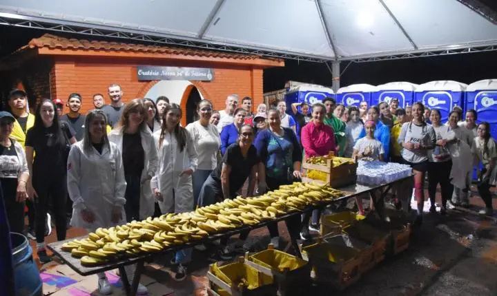 MILHARES DE ROMEIROS RECEBEM APOIO DURANTE PASSAGEM POR SÃO MIGUEL DO IGUAÇU RUMO A ITAIPULÂNDIA