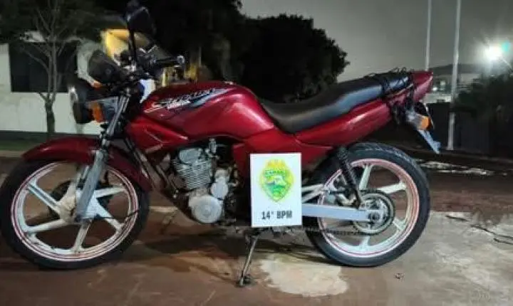 MOTOCICLETA É APREENDIDA APÓS CONDUTOR SER FLAGRADO SEM CAPACETE EM MEDIANEIRA