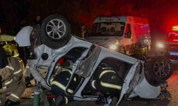MOTORISTA ESCAPA COM FERIMENTOS APÓS CAPOTAMENTO NA BR-376