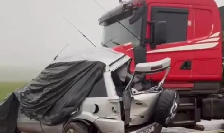 MULHER MORRE EM GRAVE ACIDENTE ENTRE CARRO E CARRETA NA BR-369