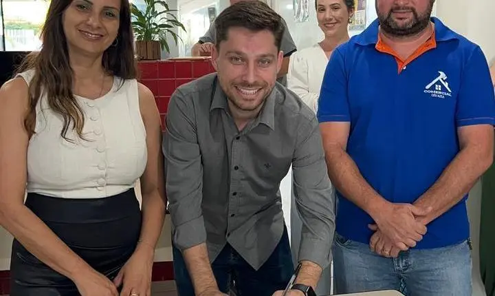 MUNICÍPIO DE MATELÂNDIA ASSINA ORDEM DE SERVIÇO PARA REFORMA DA VIGILÂNCIA EM SAÚDE