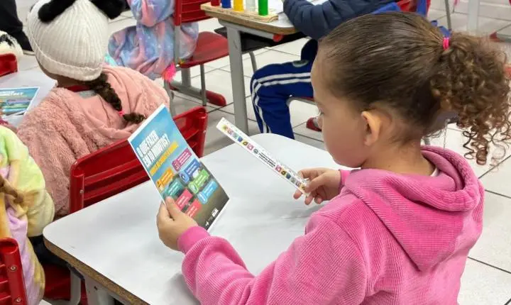 PALESTRA EDUCATIVA COM O TEMA “O QUE FAZER EM 10 MINUTOS: UNIDOS CONTRA A DENGUE” É REALIZADA NA ESCOLA DONA LEOPOLDINA EM ITAIPULÂNDIA