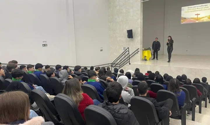 PALESTRA SOBRE PREVENÇÃO ÀS DROGAS CONSCIENTIZA ESTUDANTES DO COLÉGIO COSTA E SILVA EM ITAIPULÂNDIA