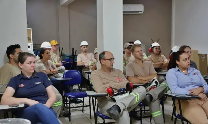PALESTRA SOBRE SAÚDE MENTAL MOBILIZA TRABALHADORES EM INDÚSTRIA DE ITAIPULÂNDIA