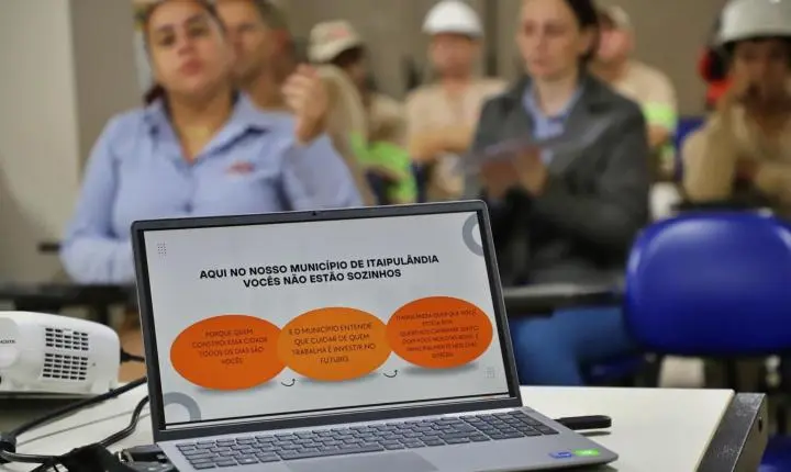 PALESTRA SOBRE SAÚDE MENTAL MOBILIZA TRABALHADORES EM INDÚSTRIA DE ITAIPULÂNDIA