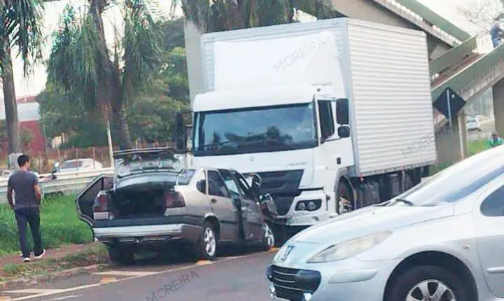 PERSEGUIÇÃO ENTRE SANTA TEREZINHA DE ITAIPU E FOZ DO IGUAÇU TERMINA COM PRESOS E POLICIAL FERIDO