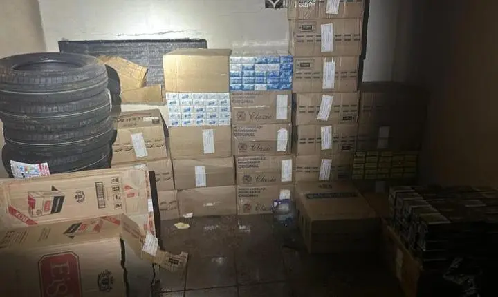 PF E PM APREENDEM VEÍCULOS E PRODUTOS CONTRABANDEADOS EM ITAIPULÂNDIA