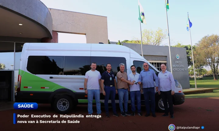 PODER EXECUTIVO DE ITAIPULÂNDIA ENTREGA NOVA VAN À SECRETARIA DE SAÚDE