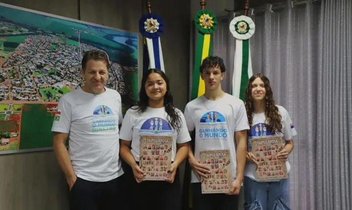 PODER EXECUTIVO DE ITAIPULÂNDIA RECEBE ESTUDANTES SELECIONADOS PARA O PROGRAMA GANHANDO O MUNDO
