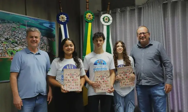 PODER EXECUTIVO DE ITAIPULÂNDIA RECEBE ESTUDANTES SELECIONADOS PARA O PROGRAMA GANHANDO O MUNDO