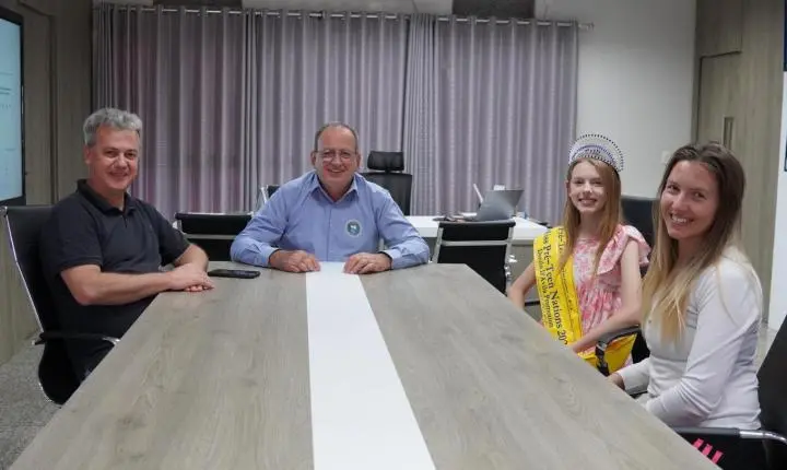 PODER EXECUTIVO DE ITAIPULÂNDIA RECEBE MISS STEFFANY LETICIA WECKER, DESTAQUE EM CONCURSOS DE BELEZA NACIONAIS E INTERNACIONAIS