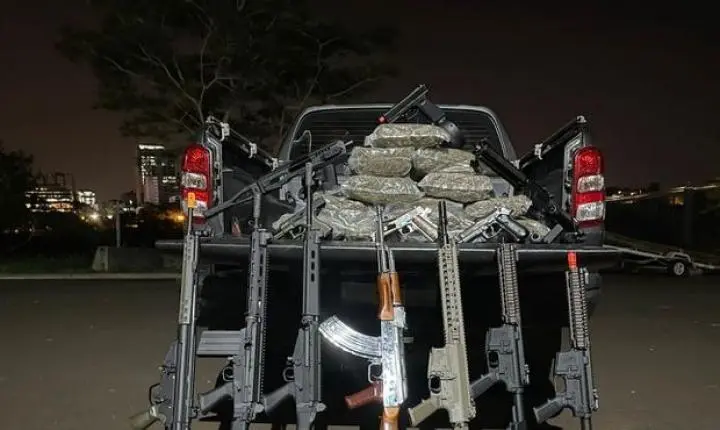 POLÍCIA APREENDE MACONHA E SIMULACROS DE ARMAS APÓS TRAVESSIA ILEGAL EM FOZ DO IGUAÇU