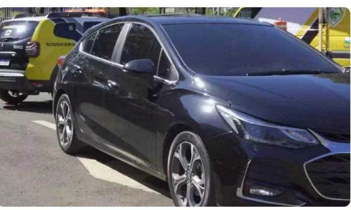 POLICIAIS PERSEGUEM CARRO POR 15 QUILÔMETROS EM ESTRADA DO PARANÁ E DESCOBREM ADOLESCENTE DE 15 ANOS DIRIGINDO
