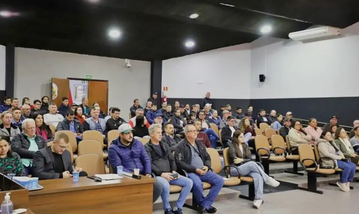 PREFEITO APRESENTA PROGRAMAS “NOTA PREMIADA” E “IPTU PREMIADO” DURANTE SESSÃO NA CÂMARA DE ITAIPULÂNDIA