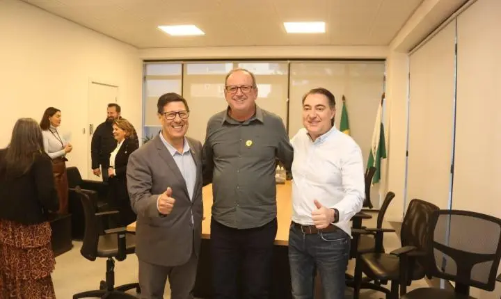 PREFEITO LINDOLFO RUI CUMPRE AGENDA EM CURITIBA EM BUSCA DE RECURSOS E INVESTIMENTOS PARA ITAIPULÂNDIA